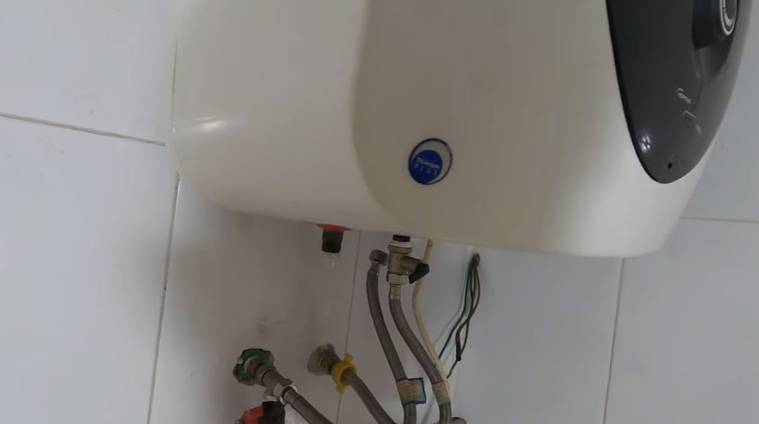 Cách xả hết nước trong bình nóng lạnh Ariston chi tiết