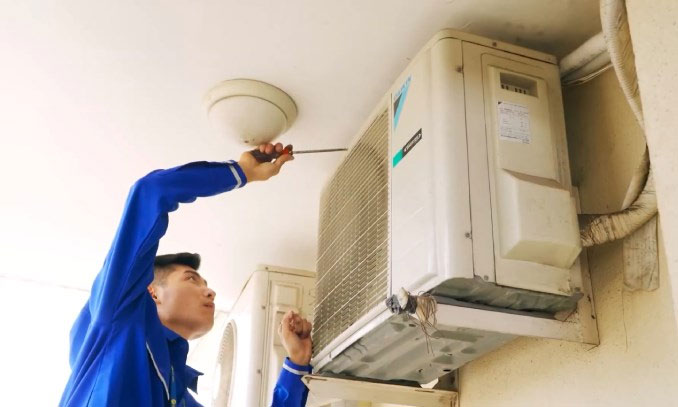 Vệ sinh cánh quạt và dàn trao đổi nhiệt dàn nóng