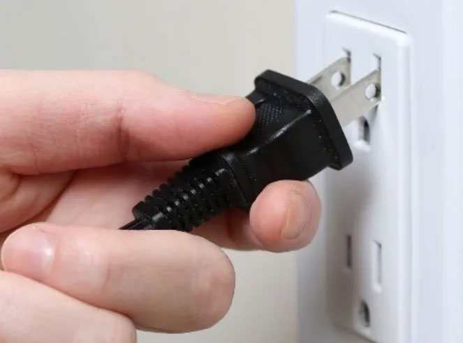 Kết nối máy với nguồn điện