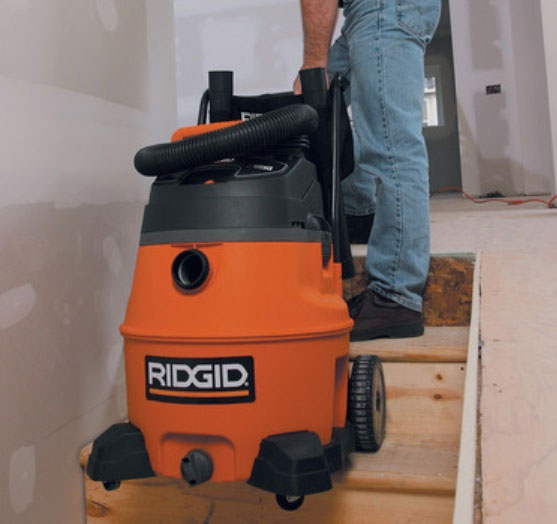 Máy có bánh xe di chuyển dễ dàng