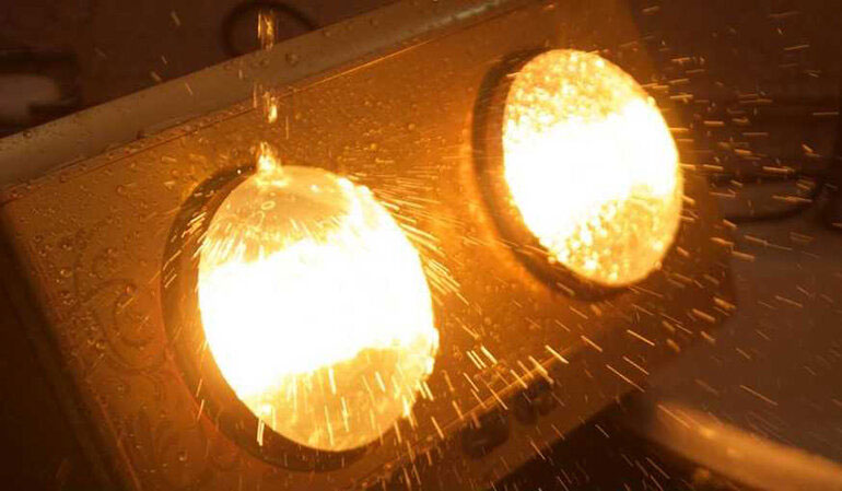 bóng đèn sưởi nhà tắm có thay được không