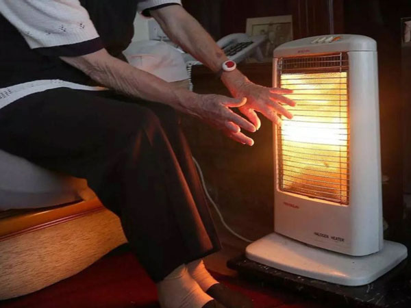 Máy sưởi cho người già có tác dụng giữ ấm cơ thể