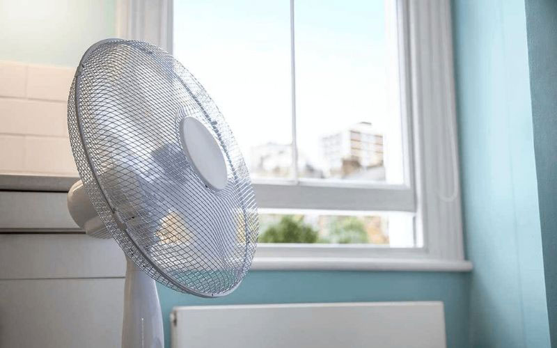 Trời nồm có nên bật quạt không