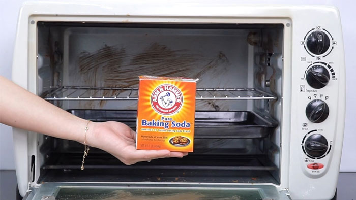 Cách vệ sinh lò vi sóng bằng baking soda