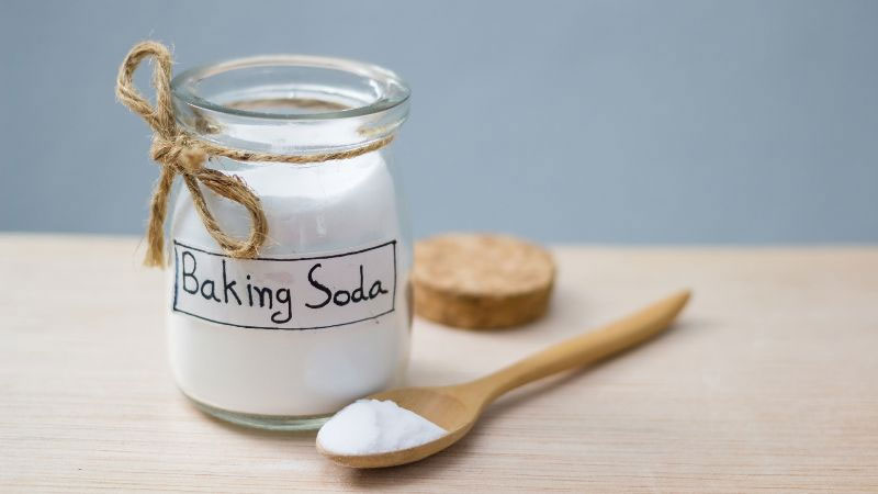 Khử mùi dây da đồng hồ bằng baking soda