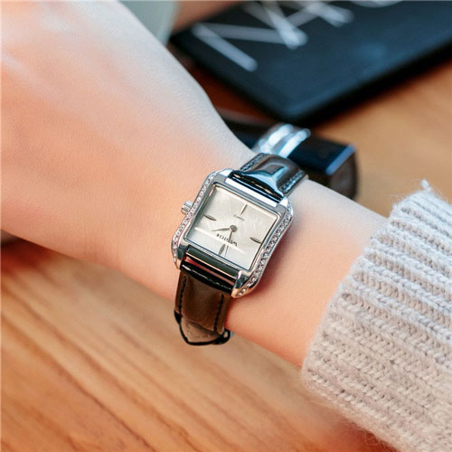 Tiêu chí chọn mẫu đồng hồ nữ đẹp - kích thước phù hợp