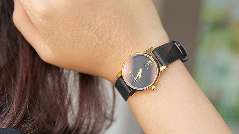 Tiêu chí mua mẫu đồng hồ nữ đẹp - màu sắc phù hợp với làn da