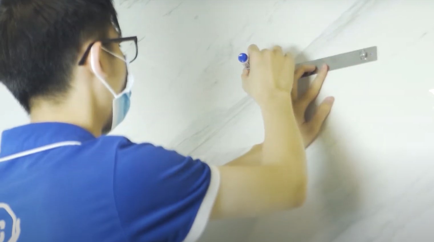 Cách lắp đèn sưởi nhà tắm thông thường