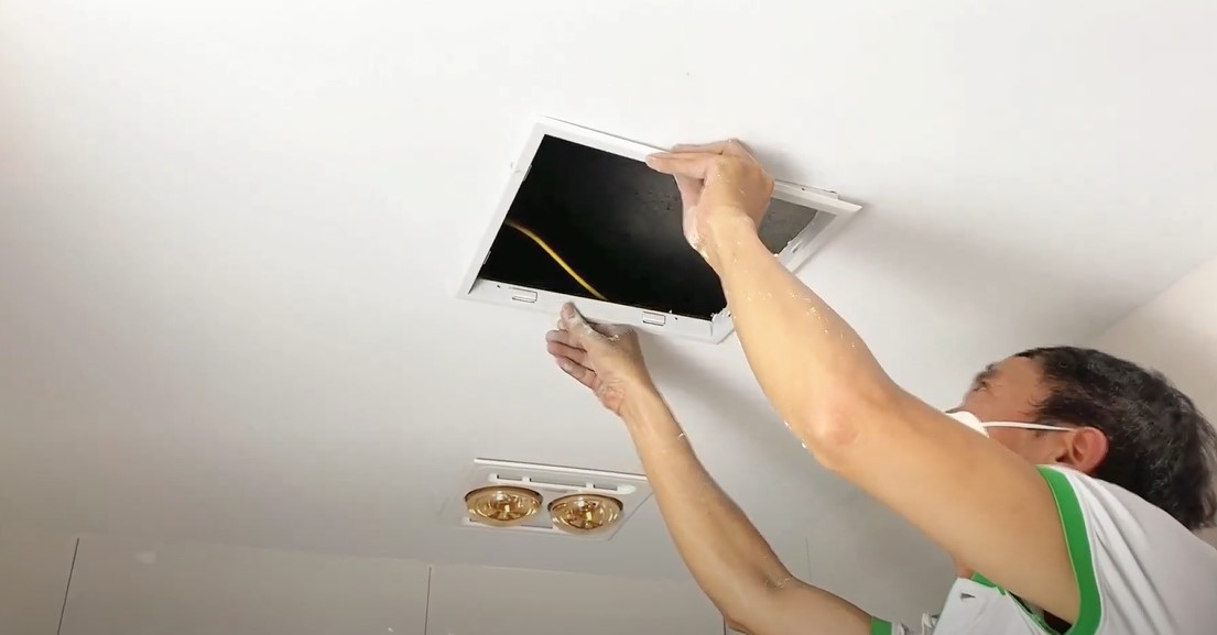 Cách lắp bóng đèn sưởi nhà tắm âm trần