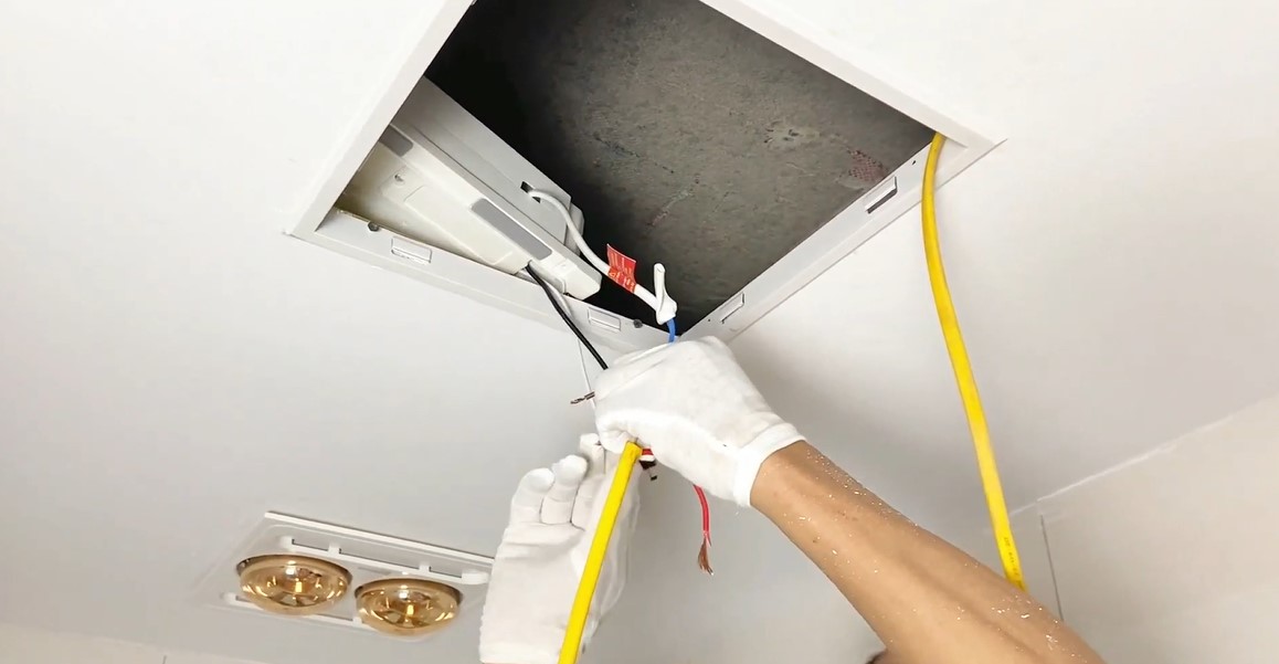 Cách lắp đèn sưởi nhà tắm âm trần