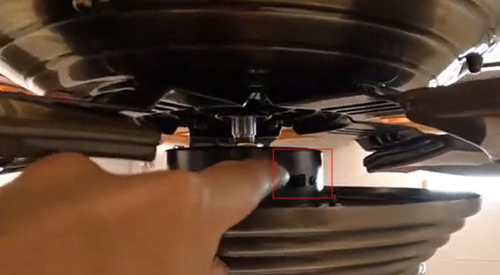 cách xử lý quạt trần quay ngược bằng nút công tắc trên thân quạt