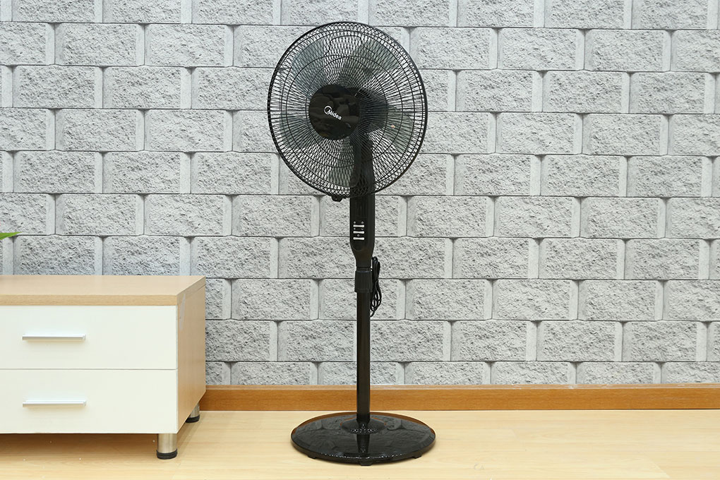 Nên dùng quạt cây hãng nào?