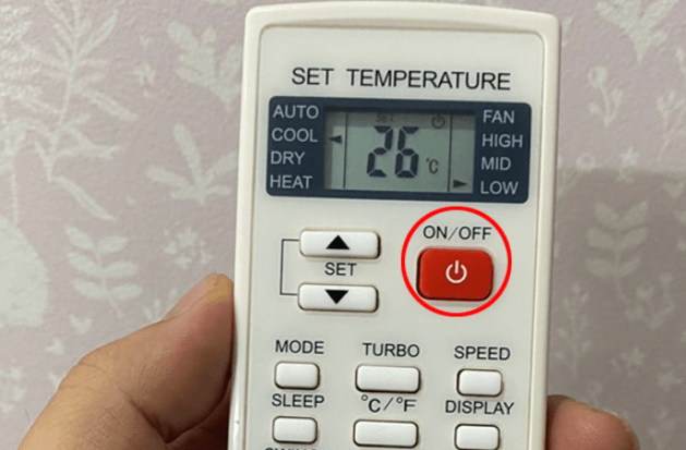 Nhấn vào nút ON/OFF để khởi động điều hòa