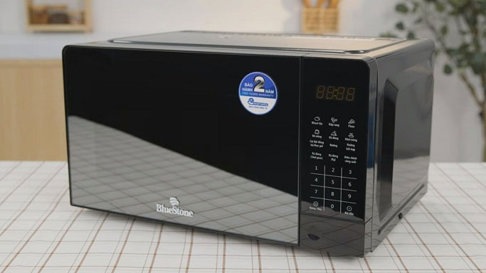 Giá bán của lò vi sóng Bluestone khá hợp lý