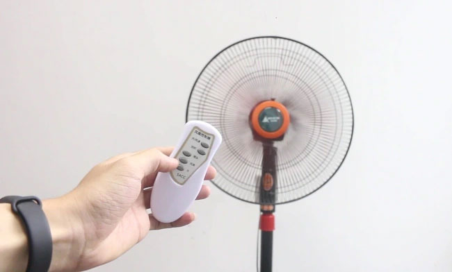 quạt bật ở tốc độ cao liên tục