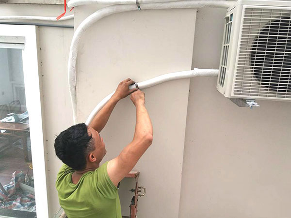Kiểm tra đường ống xả nước xem lắp đặt đúng kỹ thuật không