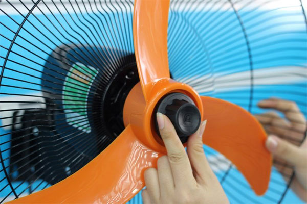 Lắp tán trước của cánh