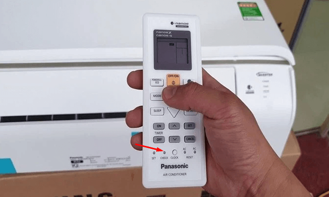 Nút check trên remote máy lạnh Panasonic 