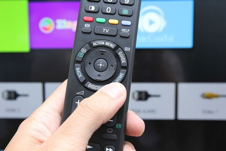 Nhấn HOME trên điều khiển tivi