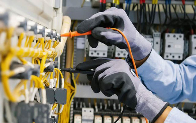 Quạt tích điện sạc không vào điện do nguồn điện có vấn đề