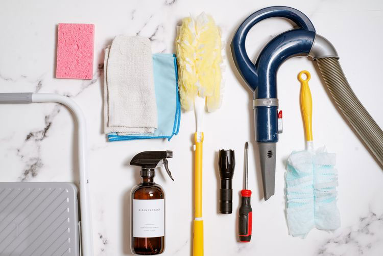 Chuẩn bị dụng cụ vệ sinh quạt thông gió
