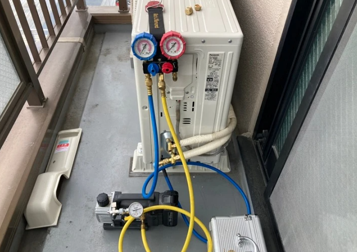 Hút chân không trước khi tiến hành nạp gas