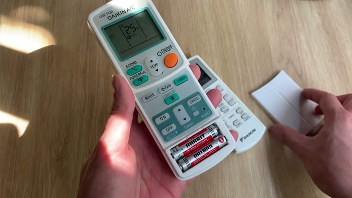 Do điều khiển điều hòa bị hết pin