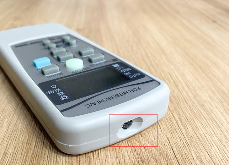 Vệ sinh mắt thần của remote