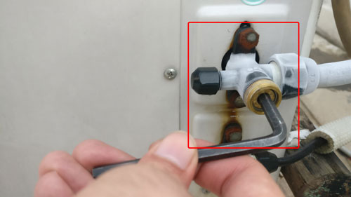 Tháo ốc dùng để nạp gas