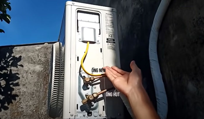 Điều hòa vẫn chạy nhưng không mát do thừa hoặc thiếu gas