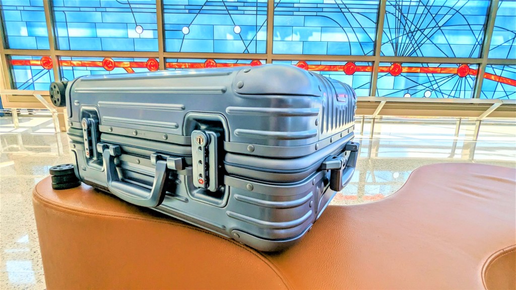 Các hãng bay quốc tế, size vali xách tay cũng là 22 inch