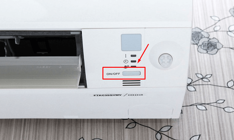 Sử dụng nút ON/OFF trên điều hòa để bật/tắt thiết bị
