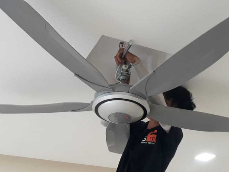 Treo quạt và chạy thử