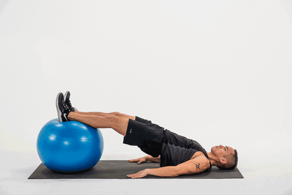 Tập với bóng yoga kiểu Hamstring Curl