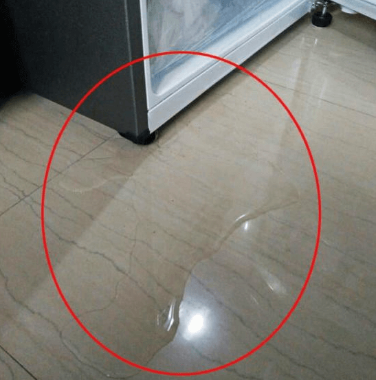 Tủ lạnh bị chảy nước có sao không?