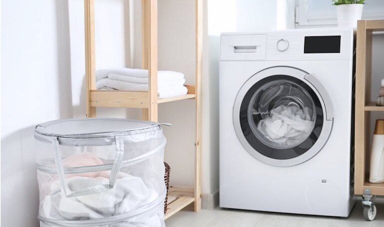 Máy giặt bị rung lắc mạnh khi vắt, giặt cũng có thể do máy bị nghiêng