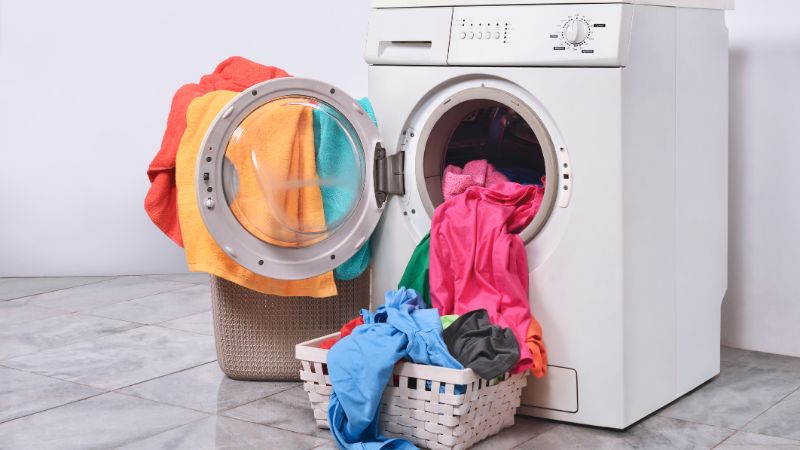 Máy giặt bị quá tải cũng có thể gây ra rung lắc mạnh