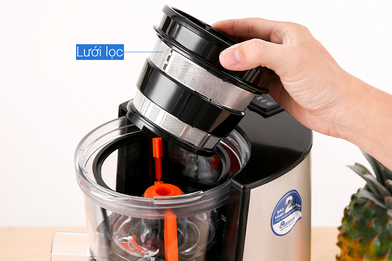 Máy được trang bị lưới lọc bã