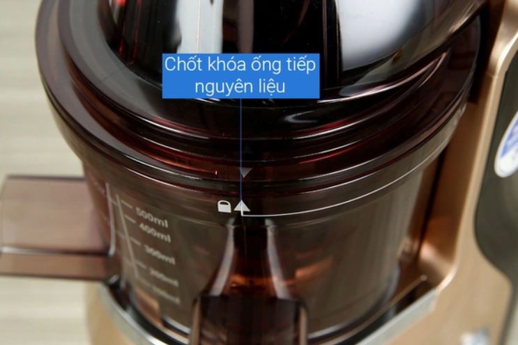 Khóa an toàn giúp đảm bảo thân máy và cối ép kết nối liền mạch