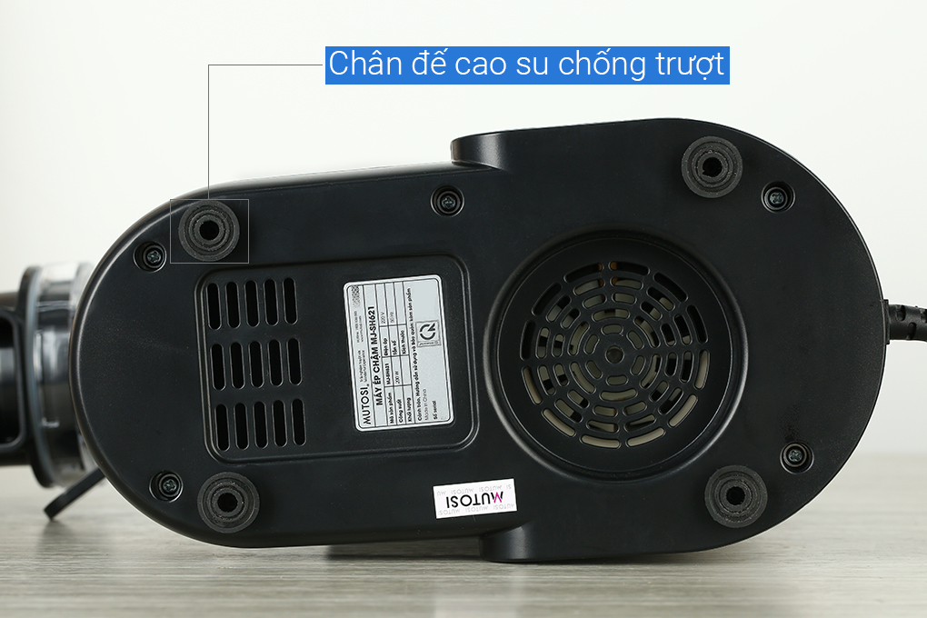 Máy có chân đế chống trượt giúp đảm bảo an toàn khi vận hành