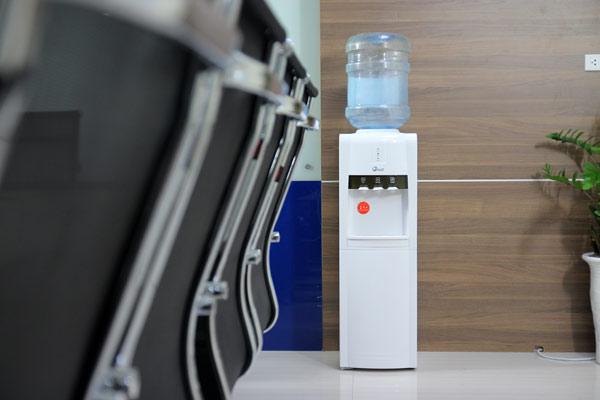 Phân biệt cây nước nóng lạnh làm lạnh bằng Block và Chip