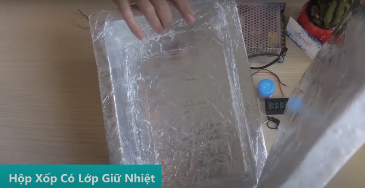 Vỏ tủ lạnh đã được dán lớp giữ nhiệt bên trong