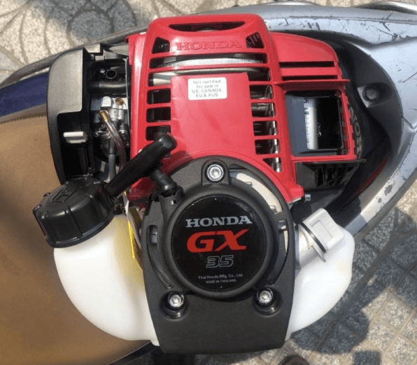 Động cơ của máy cắt cỏ cầm tay