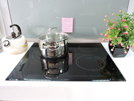 Bếp từ Bosch sử dụng kính cường lực cao cấp, chịu nhiệt cao