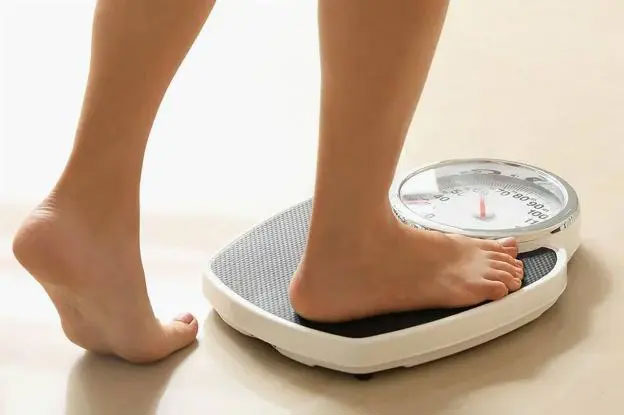 Nên cân vào cùng một thời điểm
