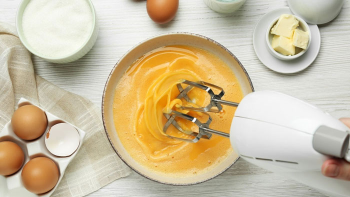Có nên mua máy đánh trứng cầm tay không?