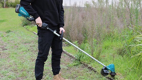 Máy cắt cỏ bị rung là lỗi gì?