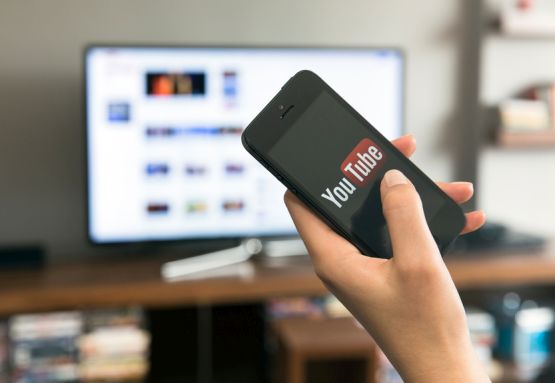 chiếu màn hình youtube điện thoại lên tivi