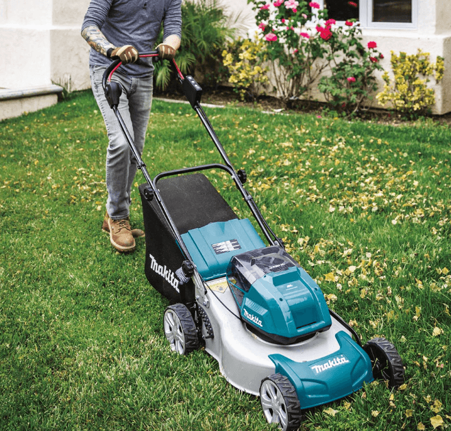 Nên mua máy cắt cỏ chạy pin khi cắt khu vực sân vườn