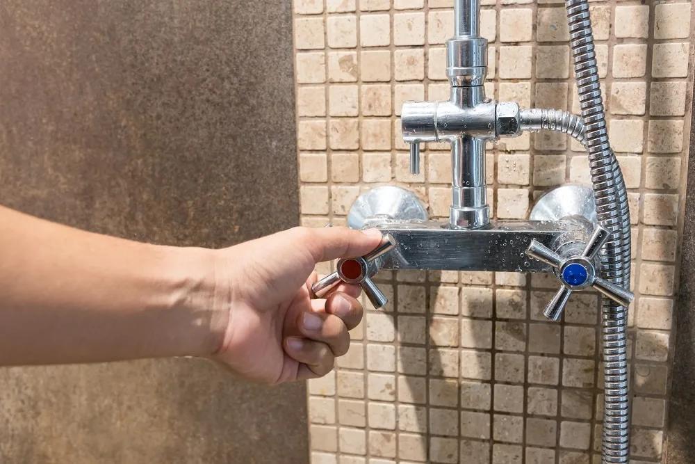 Điều chỉnh nước nóng và nước lạnh